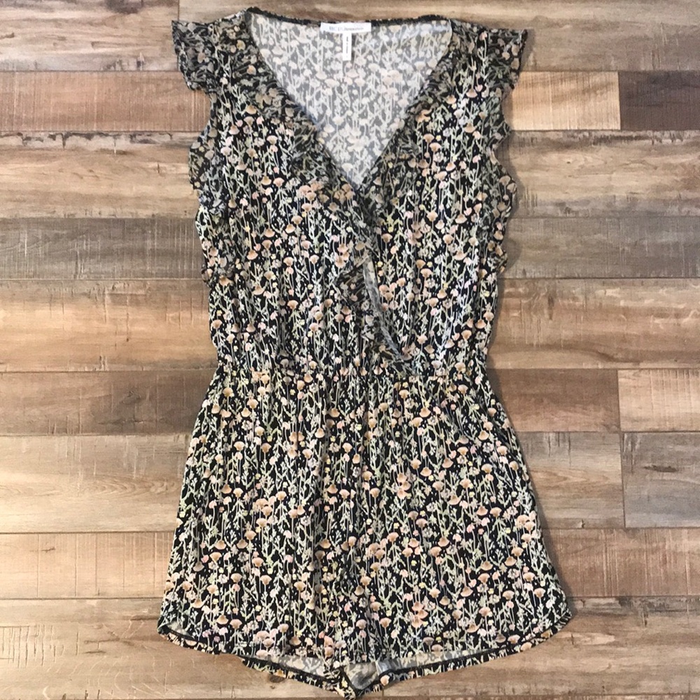 🌟BCBG Floral Romper🌟